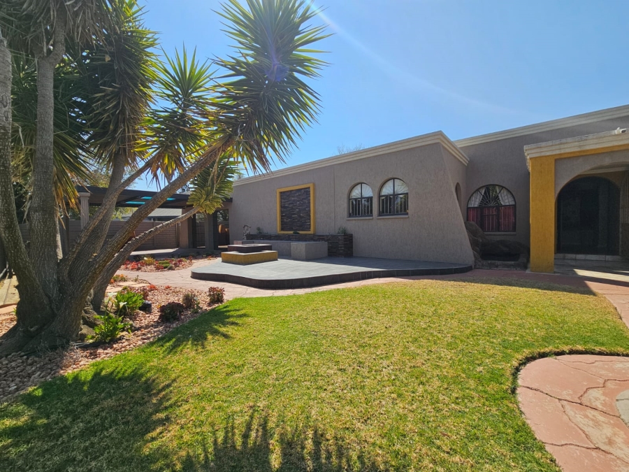 4 Bedroom Property for Sale in Jim Fouchepark Free State